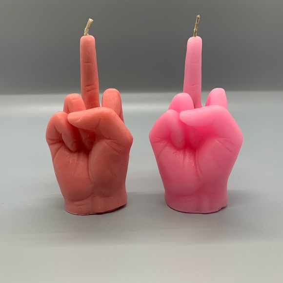 Middle Finger Candle 🕯🖕🏼 - Picture 9 of 10